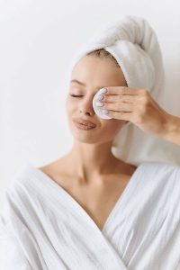 چرا بعد از شروع روتین پوستی جوش می‌زنیم؟